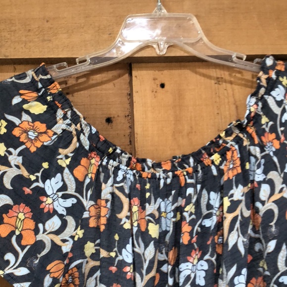 Off the shoulder floral top - Picture 3 of 8